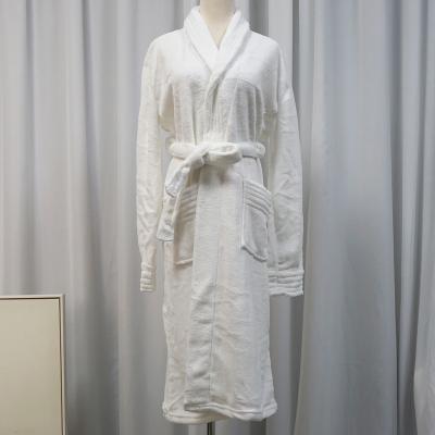 China Ladies QUICK DRY Nightgown Coral Fleece Bathrobe Fluffy Flannel Unisex Polyester Sleepwear for sale