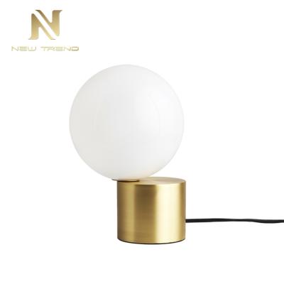 China Modern Contemporary Design Room Interior Decoration Antique Brass Glass Led Table Lamp for sale