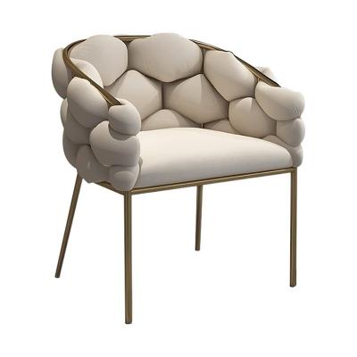 China Tufted Modern Design sedie da pranzo  Comfortable Back Velvet Beige Tufted  Armchair Velvet Manicure Makeup Waiting Dining Chairs for sale