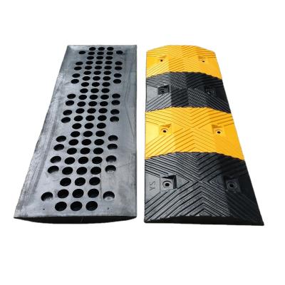 China Anti-pressure 1000MM Driveway Wire Road Rubber Speed ​​Bumps for sale