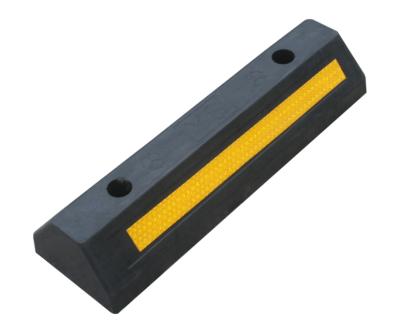 China Yellow Black 4 Wheel Rubber Parking Lots 500*150*100mm Stopper For Easy Installation for sale