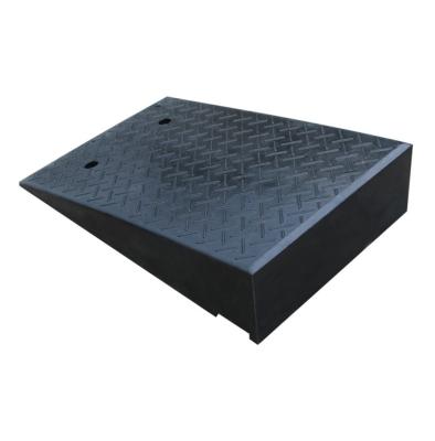 China Anti-pressure 20cm High 2 Holes Traffic Restriction Rubber Wheel Wide Road Garage Ramp for sale