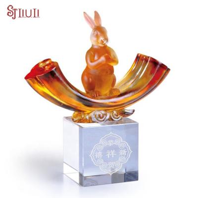 China 2023 New Crystal Customization Rabbit Modern Accessories China desktop carving decoration for sale