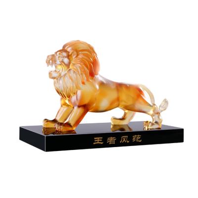 China Europe Casting Crystal Glass Amber Lion Club Charity Statue Figurine Decor Organization Wild Animal Home Gift for sale