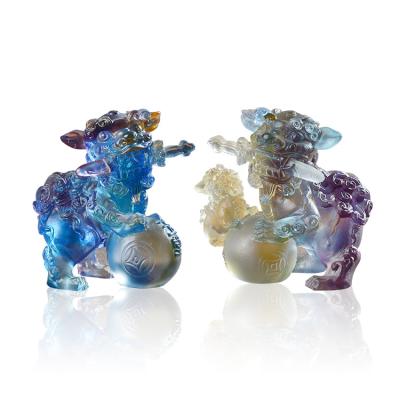 China Wholesale Art Crystal Liuli Pair Auspicious Lions Mini Statues Wedding Small Gift from Africa Fengshui for sale