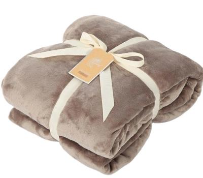 China Anti-pilling Luxurious Gift Wrapping 100% Thick Heavy Polyester Flannel Blanket for sale