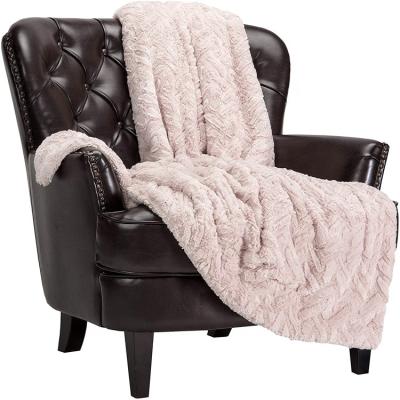 China Anti-static Super Soft Luxury King Size Faux Fur 2 Layers Long Throw Hair Fleece PV Plush Blanket For Winter for sale