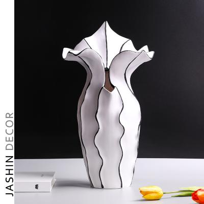 China Luxury Home Decor Vase Art Decor Desktop Flower Pot Gray Large Resin Vase Modern for sale