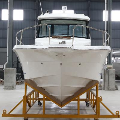 China Finshing Boat Factory New Economy Version 33FT Wholesale Console Control With Cabin Fiberglass Yacht Fishing Boats For Sale for sale