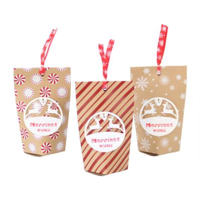 China Vintage Christmas Disposable Kraft Paper Christmas Bags 10*7*16cm for sale