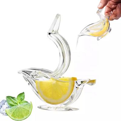 China Juice Gadget Manual Kitchen Juicers Citrus Clip Lemon Squeezer Viable Manual Convenient Fruit Tool Acrylic Lemon Squeezer for sale