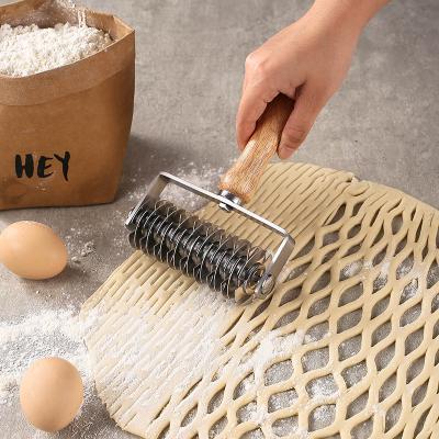 China Hot Selling Sustainable Baking Tool Pizza Pastry Lattice Roller Cutter for sale