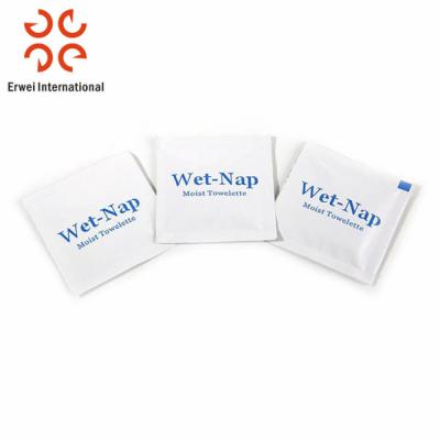 China Promotional Aloe Cleaning Wipes Person Pack Ultra Compact Antibacterial Wet Cloth / Moist Towelette for sale