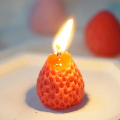 China Natural Strawberry Scented Candle Scent Candle Bedroom Sleep Paraffin Fragrance Candle Smokeless for sale