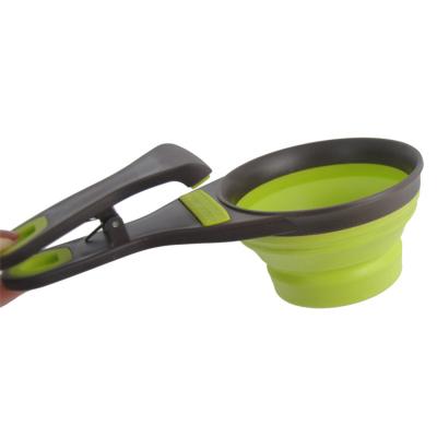 China Collapsible Pet Food Scoop 2 in 1 Collapsible Pet Bowl Dog Pet Food Scoop with Bag Clip for sale