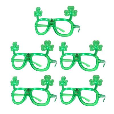 China Modern St Patrick's Day Shamrock Clover Flashing Light Up Glass LED Cold Light Party Toys For Party Photo Props for sale