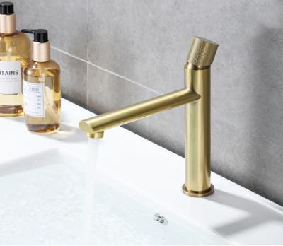 China Electric Faucets Polished Gold Deck Mounted Basin Faucet Single Handle Bathroom Faucet for sale