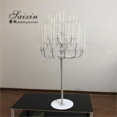 中国 New wedding decoration tall 25 arms White standing metal candelabras with glass chimney 販売のため