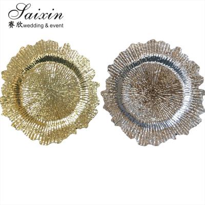 中国 Cheap Wedding Decoration Supplies Acrylic Gold Charger Plate Wedding Plastic Charger Plate 販売のため