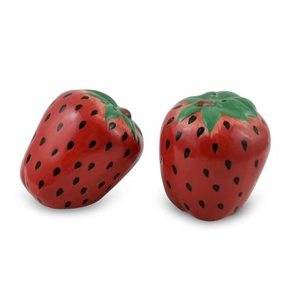 China Viable Hand Painted Ceramic Strawberry Salt and Dolomite Salt Shakers and Pepper Keeper Salt and Pepper Shakers for sale