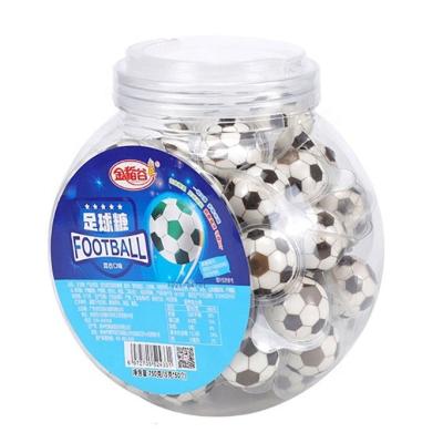 China Capsule plays football gummy candy for sale