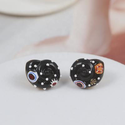 China CLASSIC European Popular Jewelry Personality Enamel Luster Wholesale Logo Conch Modeling Inlay Pearl Ear Studs for sale