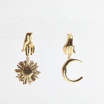 China FASHIONABLE Bone Sun Gold Plated Asymmetrical Moon Stud Earrings For Fashion Personalized Swapping for sale