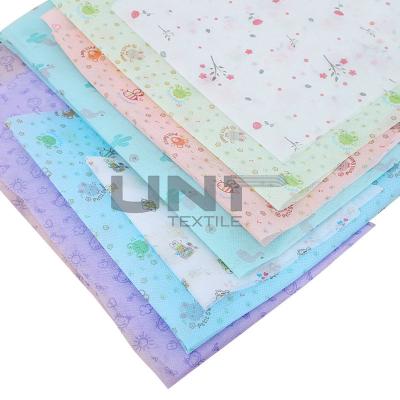 Chine Textile tissé imprimé de interlignage non non tissé chaud Rolls/solides solubles de la vente solides solubles pp Spunbond pour le masque protecteur/sac/vêtement à vendre