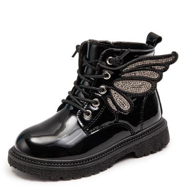 中国 Martin Anti-slippery Boots New Girls Patent Leather Zipper Wings Winter Low Side Cashmere Top Leather Boots 販売のため