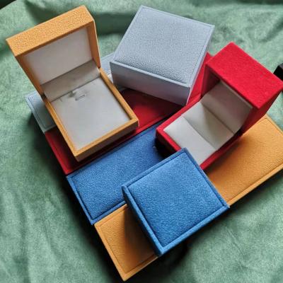 China Fashionable Customize Whole Leather Wrapped Plastic Packaging Box PU Jewelry Set Plastic Box for sale