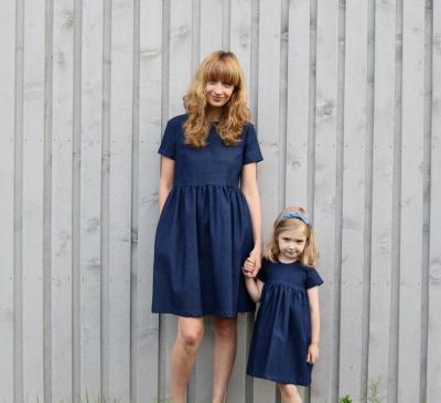 China Breathable Summer Blue Indigo Canvas Mother and Daughter Dresses OEM ODM ODM Retro Custom Mom and Daughter Matching Dresses for sale