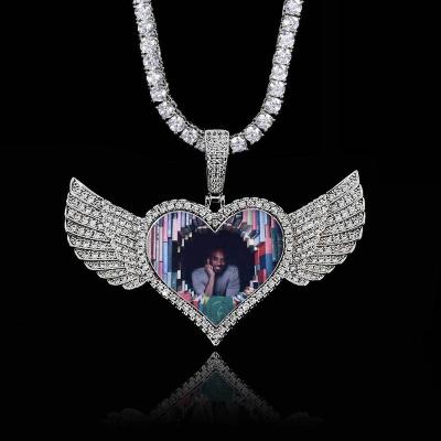 China Diamond Wings Zircon Pendant Necklaces Collana Cuore Custom Photo Memories Hiphop Couples WG144 Hip Hop Pendant Scam Foto Personalizzata for sale