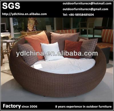 China Garden set fashion PE rattan round sun bed platic for sale