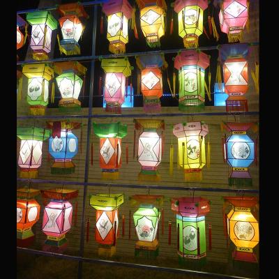 China New Year Decoration Hot-selling Traditional Chinese Cloth Palace Lanterns / Chinese Silk Cloth Palace Lanterns for sale