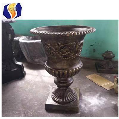 China CLASSIC Rustic Metal Flower Pots & Planters Cast Iron Planters & Urns Flower Pot for sale