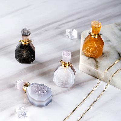 China FASHIONABLE Beauty Hot Selling Natural ROSE Crystal Perfume Oil Bottle Necklace Essential Oil Diffuser Charm Pendant for sale