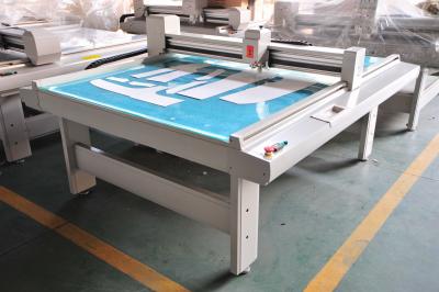 China Digital CAD CAM Sample Paper Pattern Cutter With Roll Feeder Contionous Cutting for sale