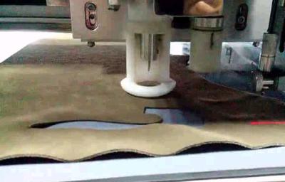 China Automated Leatherette PU Vegetable Tanned Bycast Leather CNC Cutting Machine for sale