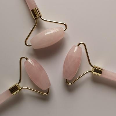 China New Welded Frame with Bright Color and Antioxidant Frame 100% Natural Rose Quartz Stone Gold Metal Rose Quartz Face Roller Welded for sale