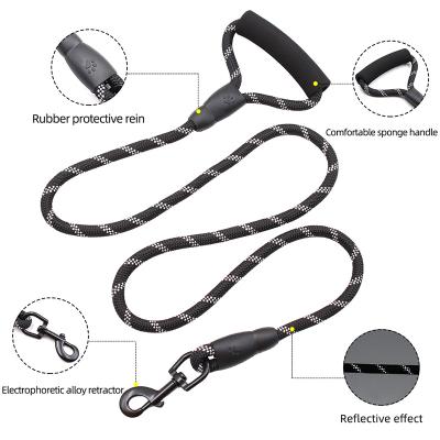 China Stored Pet Products Portable Pet Leash Dog Double Working Thoughtful Retractable Leash for sale