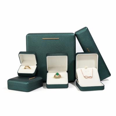 China 2022 New Green PU Material Leather Jewelry Box Set Convenient Jewelry Packaging Box for sale