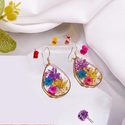 China FASHIONABLE Freshwater Drop Flower Gold Leaf Natural Dry Rose Pearl Flower Earrings For Women for sale