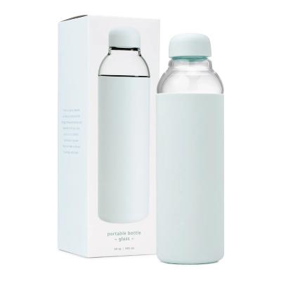 China 20 Ounce Bottle Sustainable Portable Drinking Lightweight Glass Water Bottle With Silicone Lid for sale