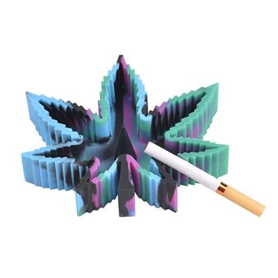 China Smoking Ashtray Silicone Cigar Ashtray Maple Leaf Ashtray for sale