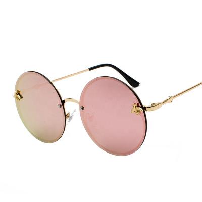 China Around 2020 New Arrivals Fashion LOW MOQ Sunglasses Trendy Sunglasses Women Shades for sale