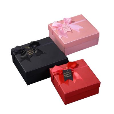 China Fancy Recyclable Luxury Santa Printed Paper Box With Handle For Christmas Gift Packaging Christmas Gift Box for sale