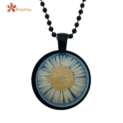 China Romantic Pressed Flowers in Real Resin White Daisy Pressed Plant Necklace with Ball Chain Necklaces for sale