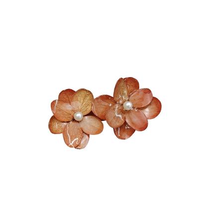 China Resin Wedding Metal Cheap Wild Popular Hydrangeas Head Dry Pin Fancy Handmade Baby Flower Brooch for sale