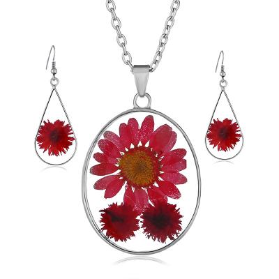 China TRENDY Red Resign Dry Natural Flower Necklace Woman Jewelry Set Resin Dangle Earring for sale