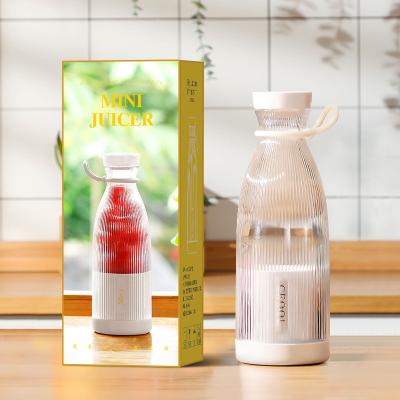 China Portable USB Rechargeable Fruit Juicer Mini Electric Fresh Blender Mixer Dropshipping Shopify USB Rechargeable Agent for Summer for sale